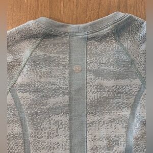 lulu swift short sleeve shirt - blue camo